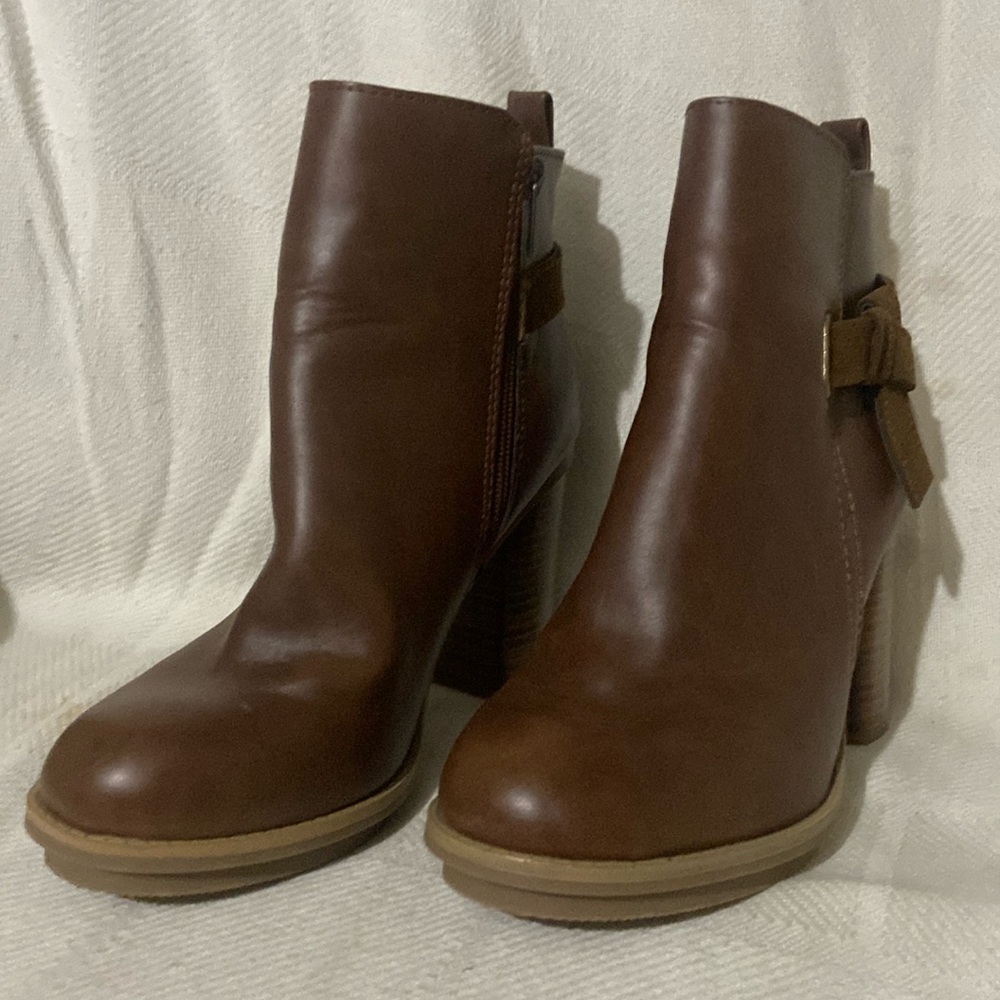 A+ Chunky heel booties sz 7.5
